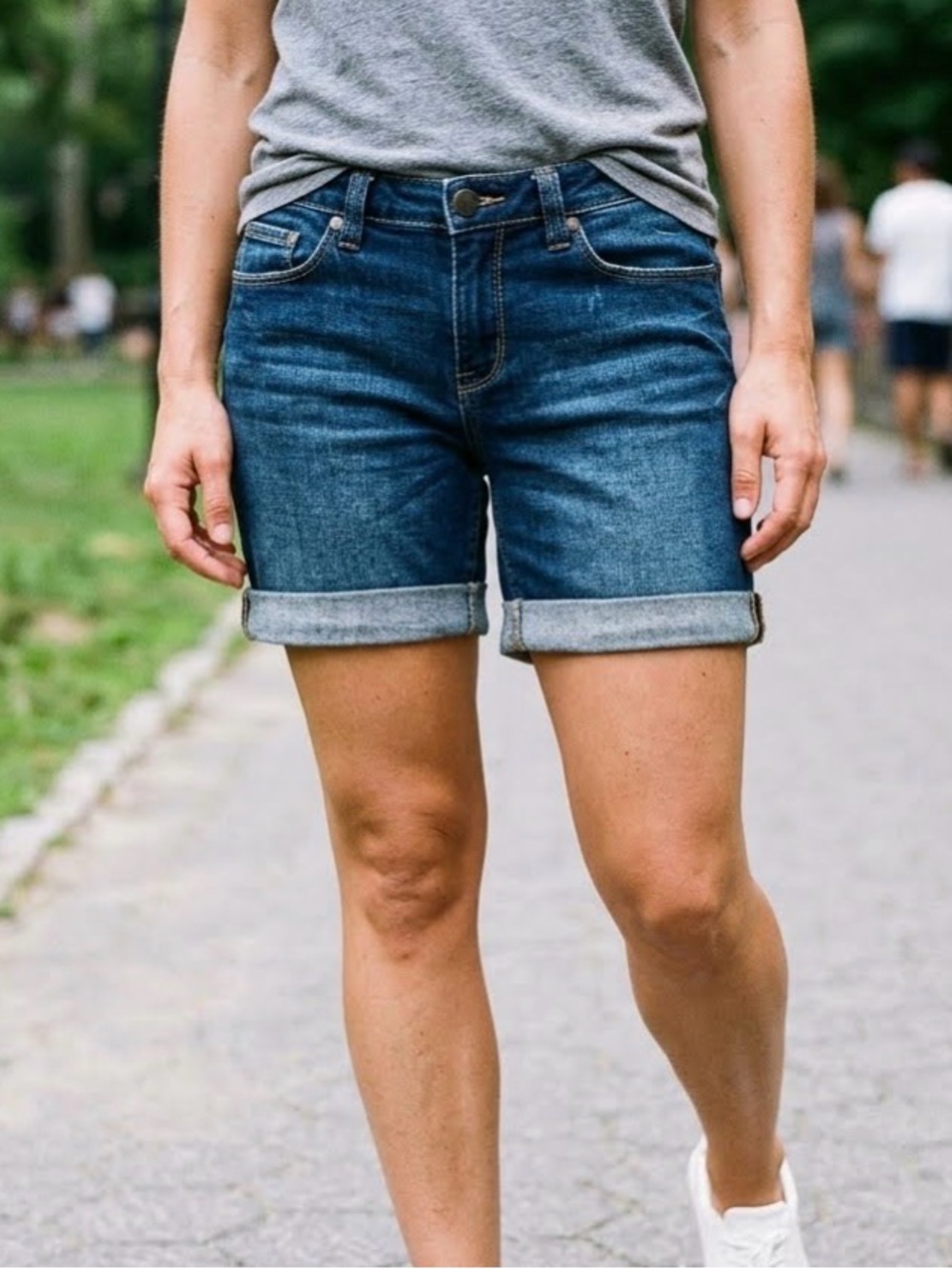 Max Jeans Women's Dark Blue Cuffed Denim Shorts